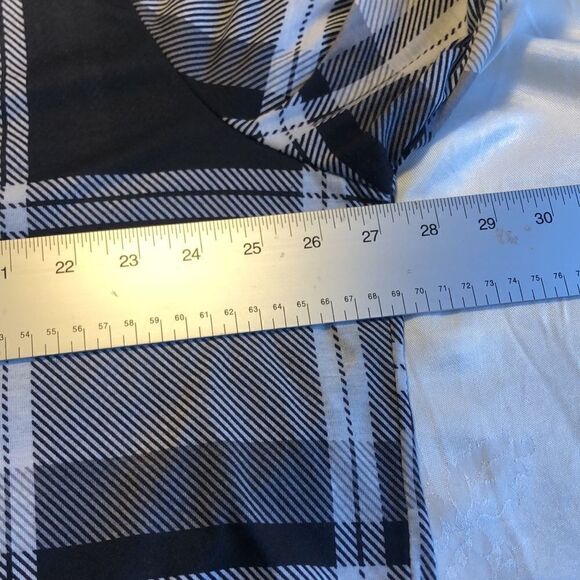 French Laundry  2X Plaid Long Sleeve Button Down  Pit to PIt 27 1/4", EUC - Picture 12 of 16